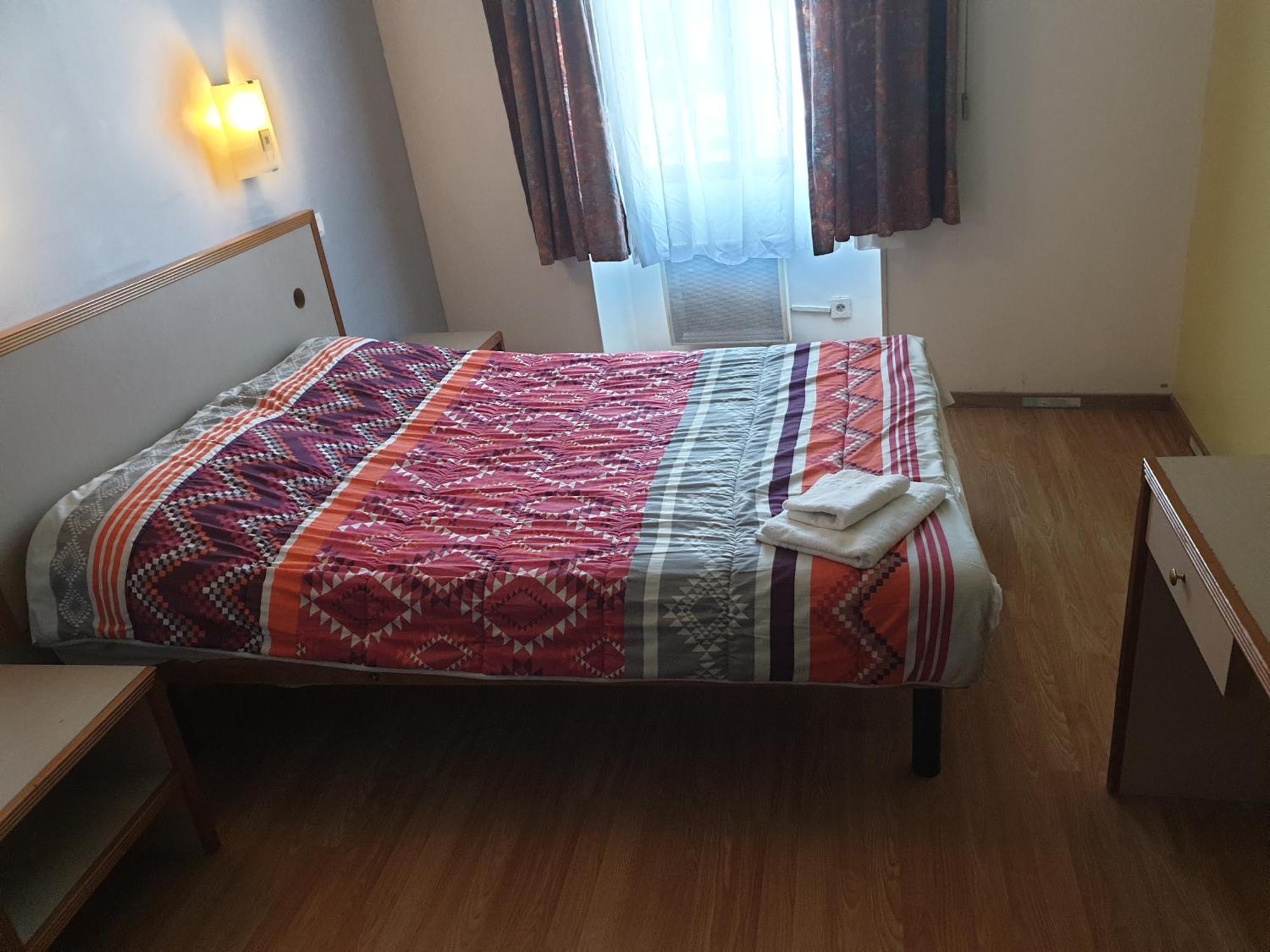 Hotel De La Gare โรม็อง-ซูร์-อีแซร์ ห้อง รูปภาพ